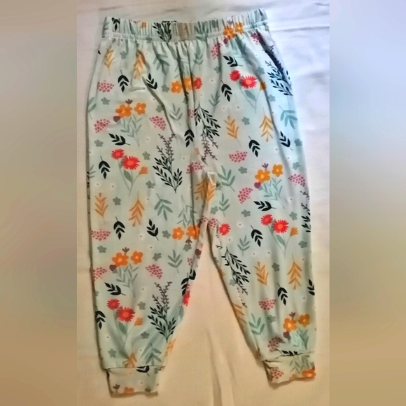 🔥SALE🔥 Disney Frozen Anna and Elsa Girls Short Sleeved Pajamas NWT Size 2T - Picture 2 of 7